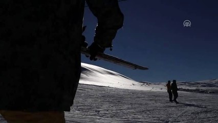 Göl manzaralı kayak merkezinde sezon açıldı