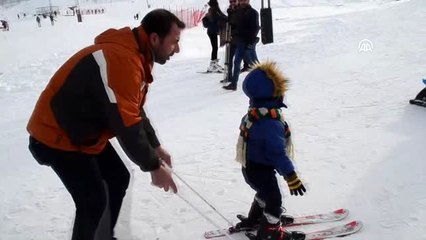 Bitlisliler kayak merkezine akın etti