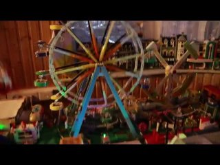 Deux Athois recréent un champ de foire à partir de 60.000 briques de Lego