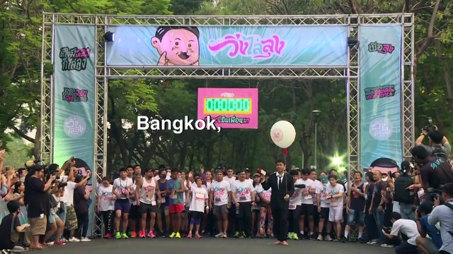 Anti-govt fun run draws thousands of defiant Thais