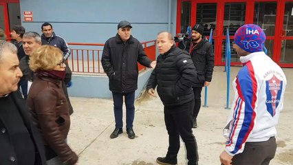 Kulüp başkanı ve futbolcu babası arasında maç sonrası gerginlik