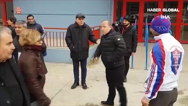 Kulüp başkanı ve futbolcu babası arasında maç sonrası gerginlik