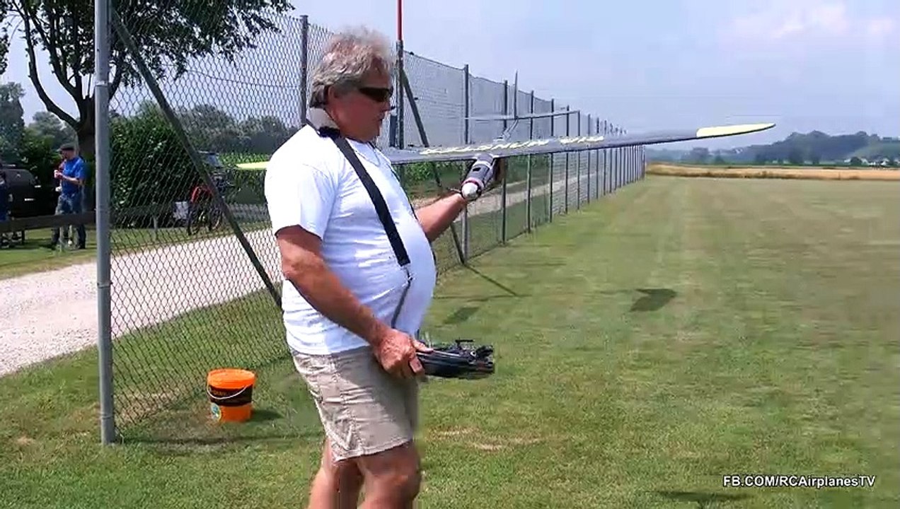 STUNNING RC SPEED APP. 500KMH 308MPH BIG MONSTEER FROM HJK SPEDWINGS FLIGHT DEMONSTRATION