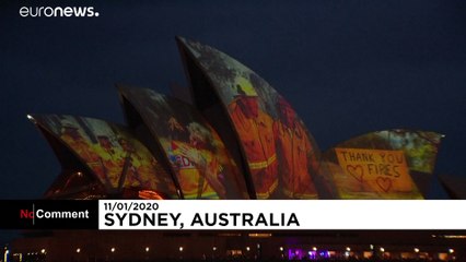 Avustralya’nın sembollerinden Sidney Opera Binası itfaiyeciler için aydınlatıldı