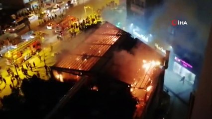 Esenyurt’ta bir kafenin çatısı alev alev yandı