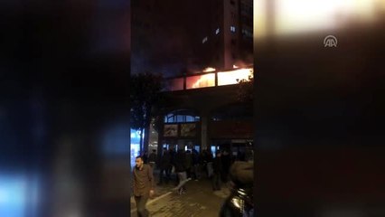 Esenyurt'ta bir kafede çıkan yangın söndürüldü