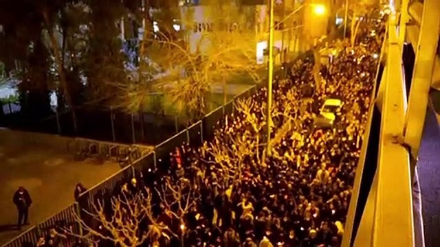 Ocho cohetes impactan base iraquí, mientras en Irán protestan por avión derribado