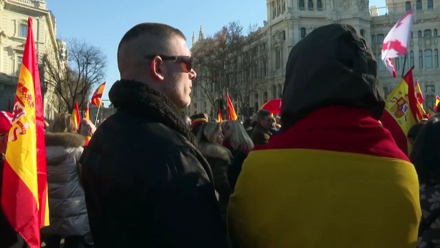 Sánchez defiende su gobierno de coalición en España con Podemos