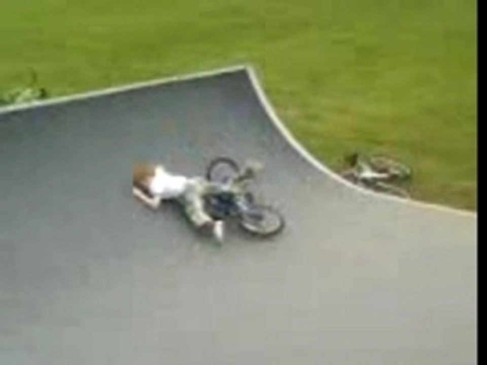 Halfpipe faceplant