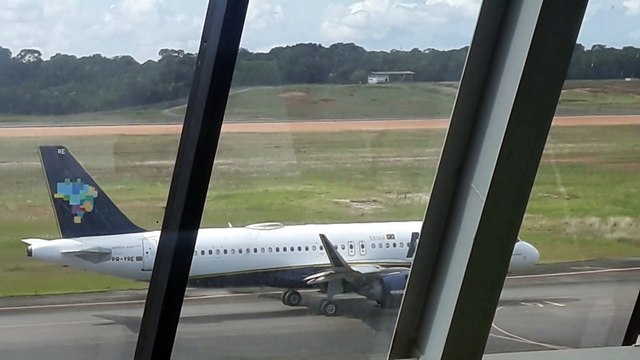 [SBEG Spotting]Airbus A320NEO PR-YRE taxia e decola de Manaus para Belém(11/01/2020)