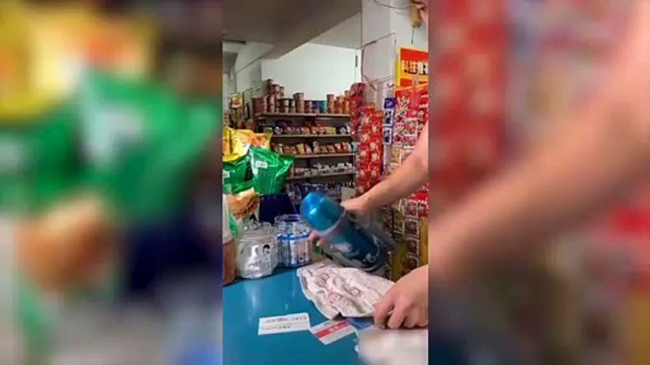 为了两块钱简直要拍成万博侦探片了