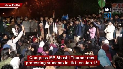 Shashi Tharoor meets protesting students in JNU