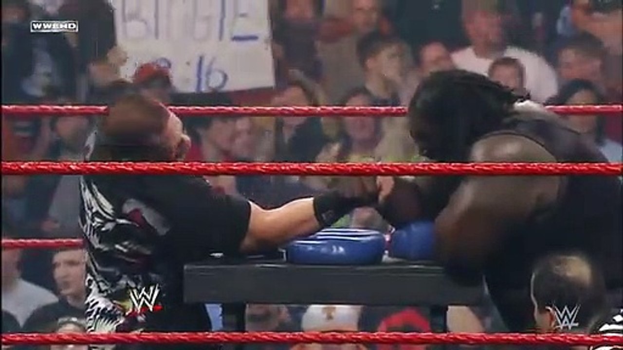 John_Cena_vs._Mark_Henry_-_Arm_Wrestling_Contest:_Raw,_Feb._4,_2008