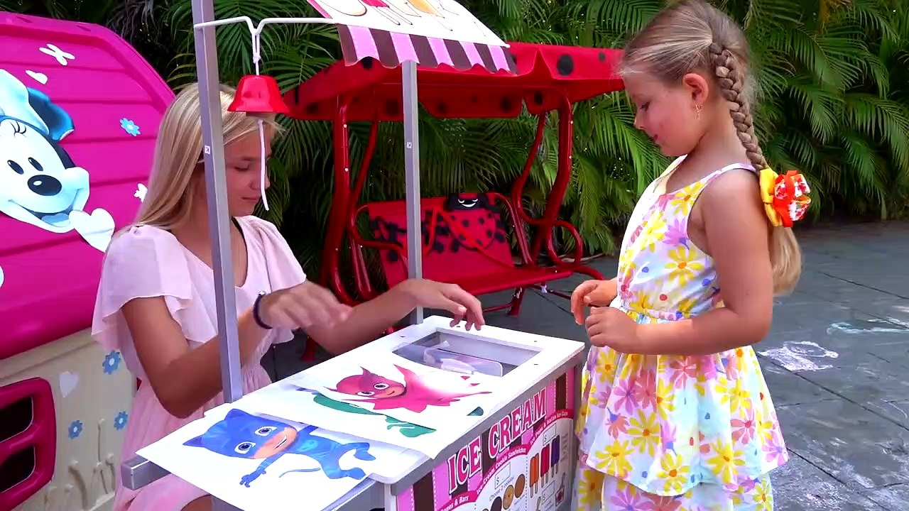 Diana and Roma Pretend Play Selling Ice Cream