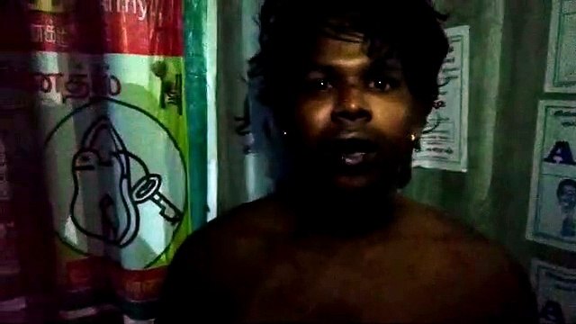 அதிமுக கவுன்சிலருக்கு குறிவைத்து கத்தியுடன்அலைந்தவர்களை பொது மக்கள் பிடித்து தர்ம அடி - வீடியோ