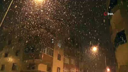 Oltu’da kar kalınlığı 10 santimetreyi aştı