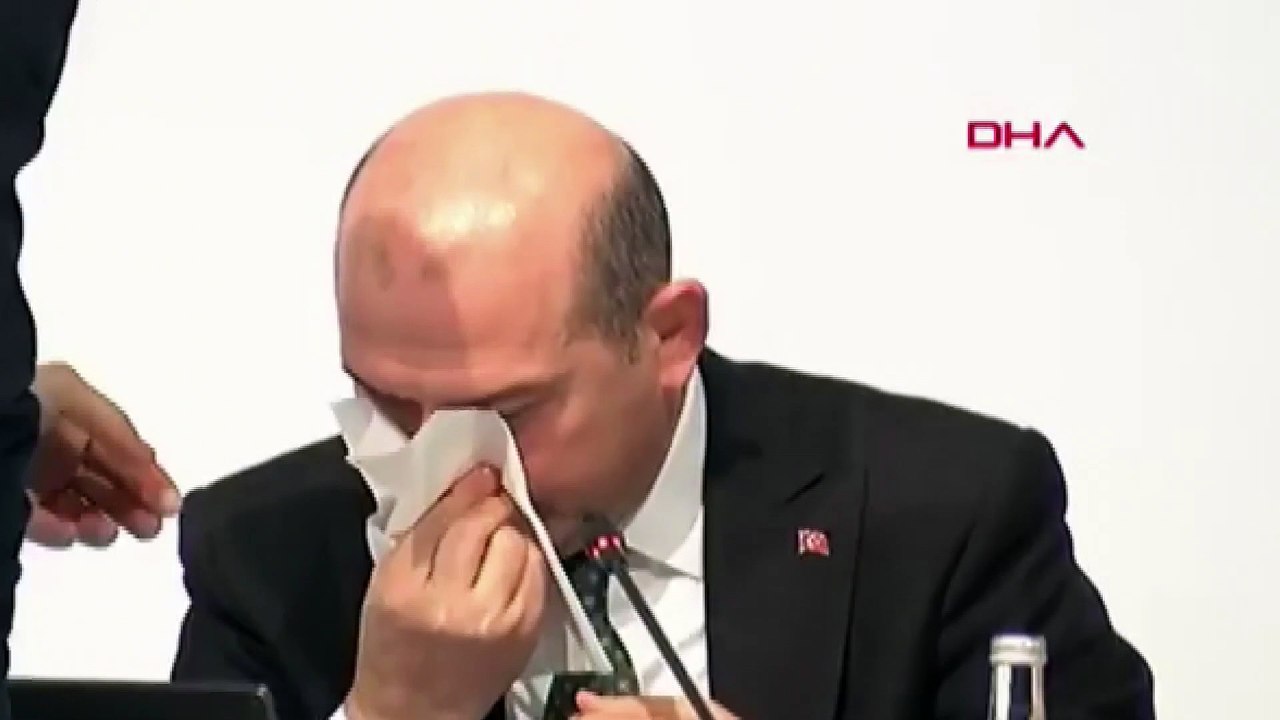 Süleyman Soylu canlı yayında rahatsızlandı, yayın kesildi!