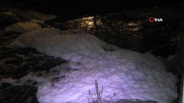 Oltu Çayı'ndaki pis koku ve köpükler vatandaşları tedirgin ediyor