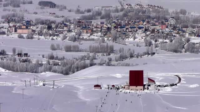 Ovacık Kayak Merkezi kayakseverlerin ilgi odağı oldu