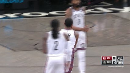 Tải video: Irving returns in style as Nets down Hawks