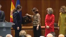 Pablo Iglesias recibe su cartera de vicepresidente de manos de Carmen Calvo
