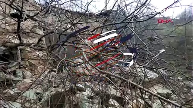 Trabzon'da okulun istinat duvarı çöktü