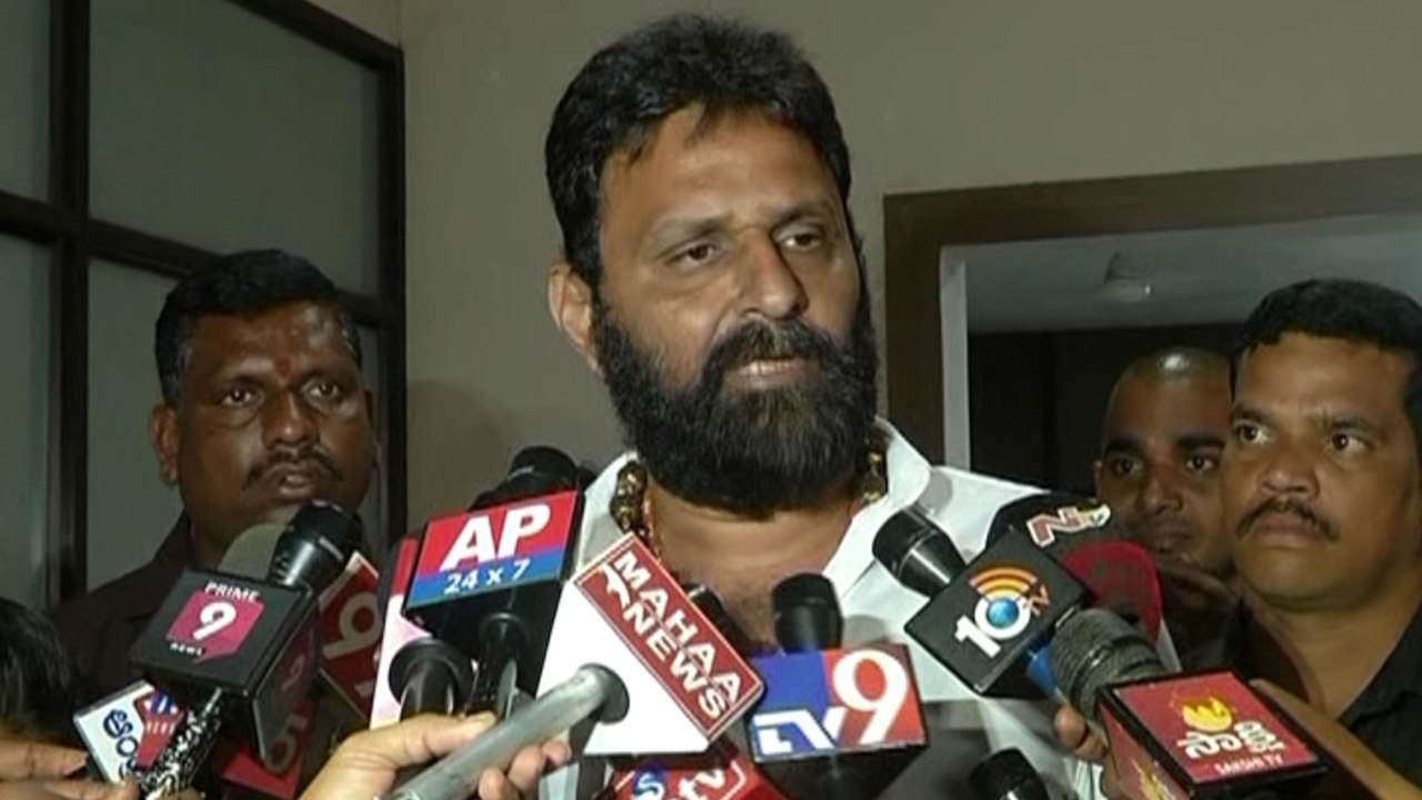 Kodali Nani Satires On Chandrababu Naidu's Getup As A Begger ! || Oneindia Telugu