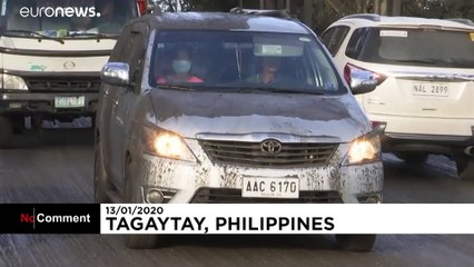 Le volcan Taal aux Philippines paralyse le pays
