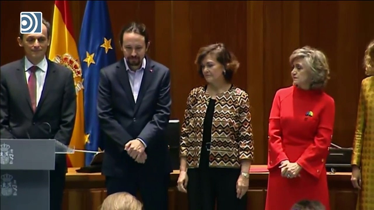 Pablo Iglesias recibe su cartera de vicepresidente entre gritos de "sí se puede"