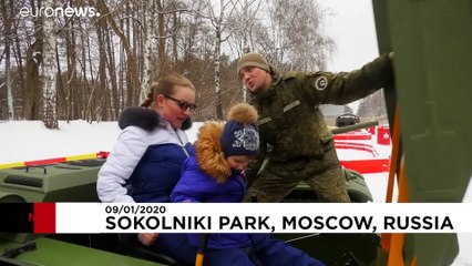 A Moscou, les répliques de chars sont un franc succès