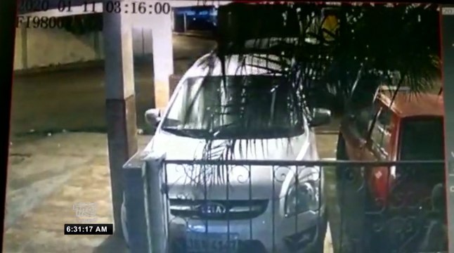 Roban vehículo desde el interior de un parqueadero de un inmueble del norte de Guayaquil