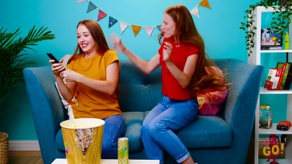 FUNNY SIBLING STRUGGLES -- Growing Up With Siblings Moments by 123 GO!