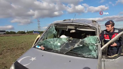 Yoldan çıkan araç tarlaya girdi: 5 yaralı