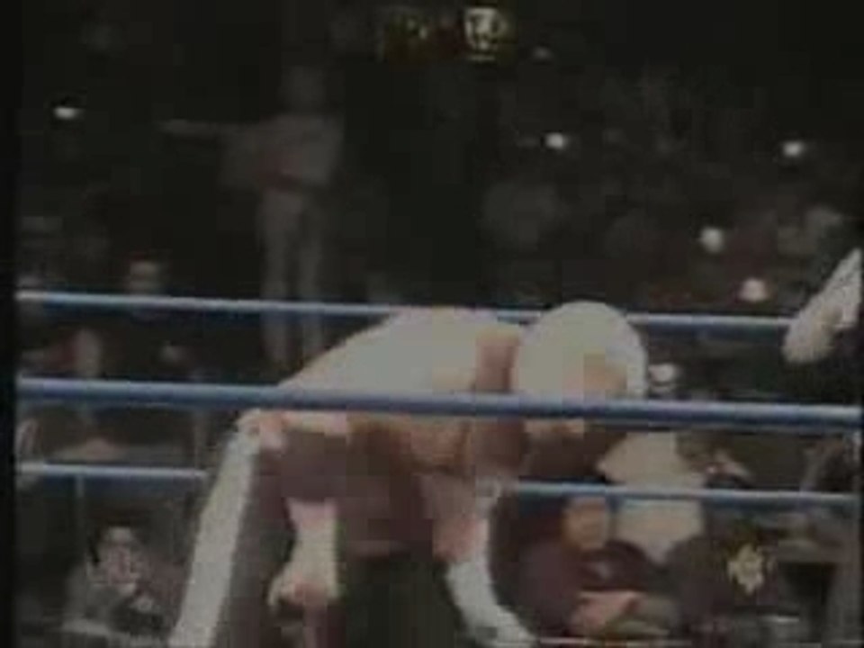 Samoa Joe vs Tommy Dreamer