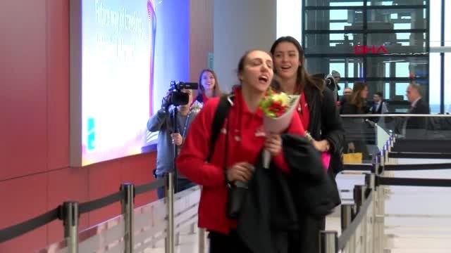 Spor filenin sultanları yurda döndü