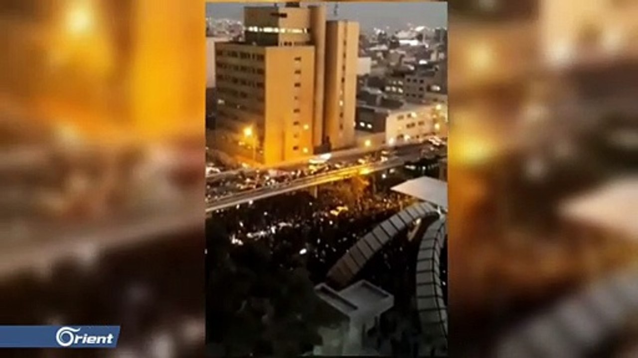 المحتجون الإيرانيون يخرجون عن عباءة خامنئي في طهران