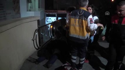 Yürüyen merdivene ceketini kaptıran kişi için seferber oldular