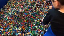 Yusuf ve Enes Legoland’de binlerce legoyla oynadılarAraba yapıp yarış yapıyorlar