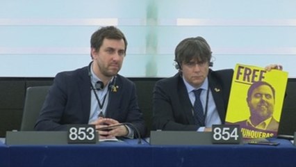La Eurocámara recibe a Puigdemont y Comín con indiferencia y el suplicatorio