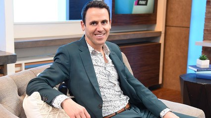 Watch 'America’s Got Talent: The Champions' Star Oz Pearlman Blow the Minds of People Now Hosts