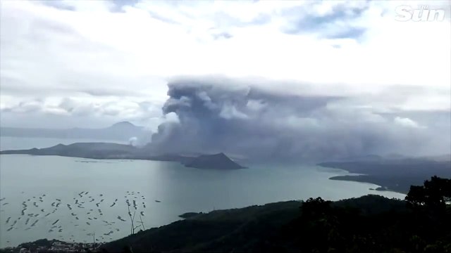 Philippines volcano - Dramatic footage of Taal eruption
