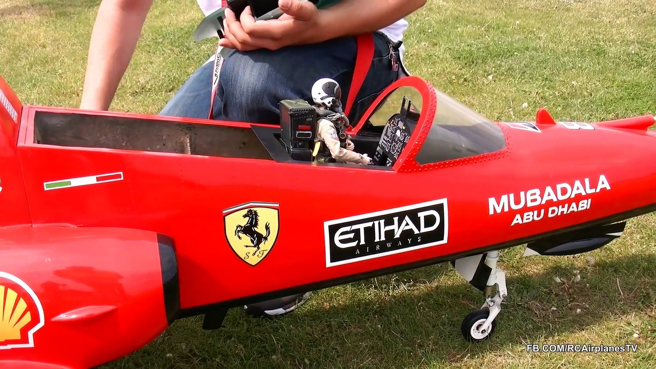 STUNNING AMAZING HUGE BAE-HAWK-100 SCALE MODEL TURBINE JET FLIGHT DEMONSTRATION
