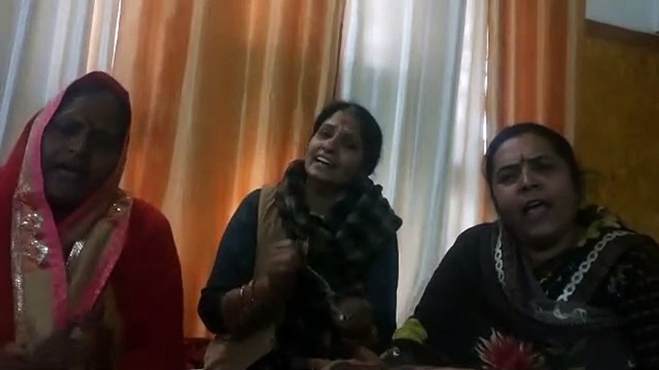 माँ का भजन माँ के पिले पिले फुल माँ कि पिली पिली चुन्दरी