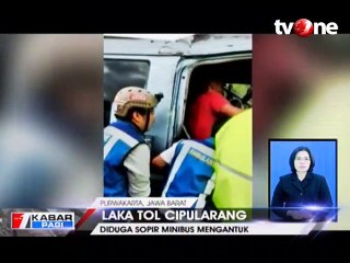 Minibus Tabrak Truk, Dua Orang Tewas Terjepit