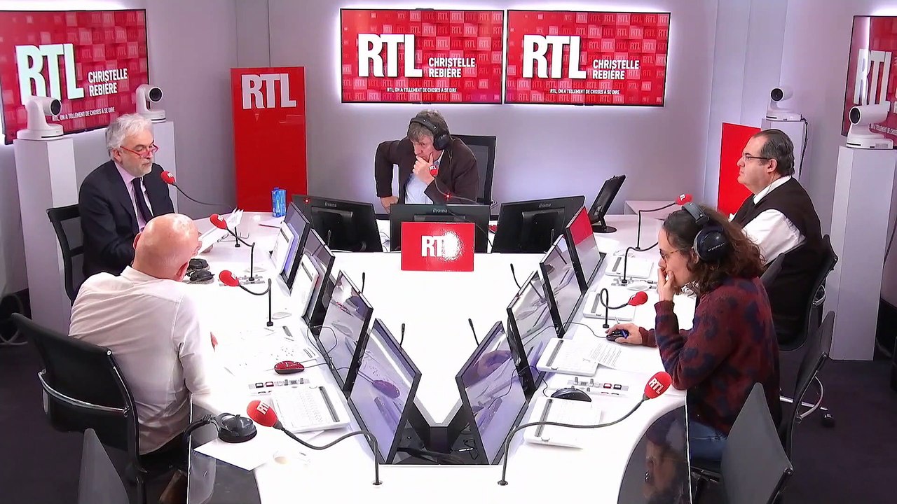 Les infos de 12h30 - Église : la mention "père et mère" disparaît de l'acte de baptême