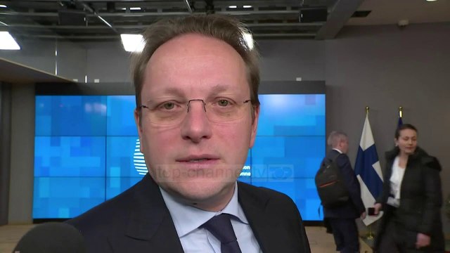 Komisioneri i zgjerimit viziton Tiranën dhe Shkupin