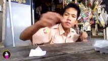 Bocah Super! Anak Ini Bisa Menyalakan Api Hanya Dengan Menggunakan Ranting Kayu