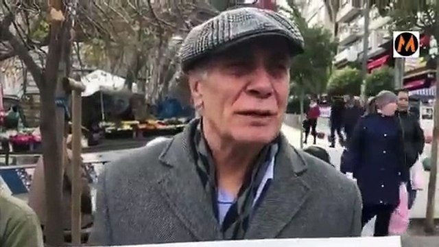 Mahmut Alınak İşsizliğe pahalılığa ve baskılara karşı sessiz protesto’ dövizi ile Kadıköyde protesto eylemi yapıyor. - - @emrecaka