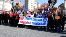 Türkiye Kamu-Sen üyeleri, memur maaş zammını bordro yakarak protesto etti