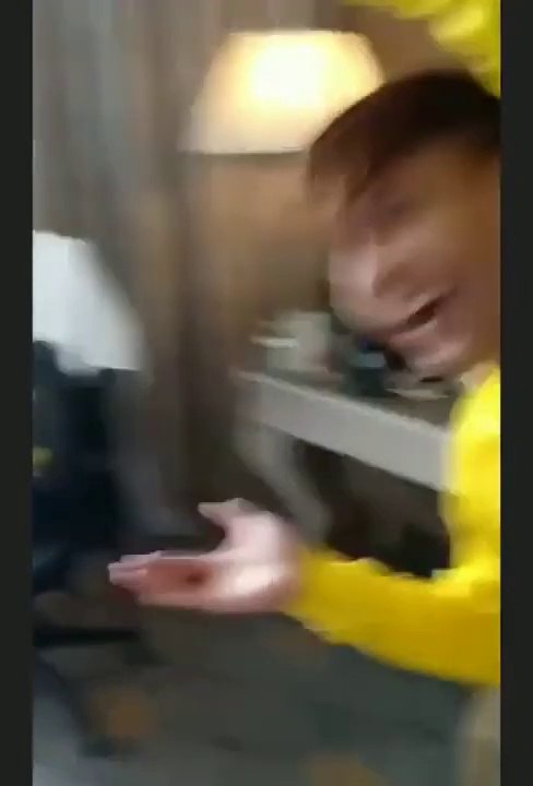 The Keli boy buat lawak tanduk telur, Mat Yat pegang lipas